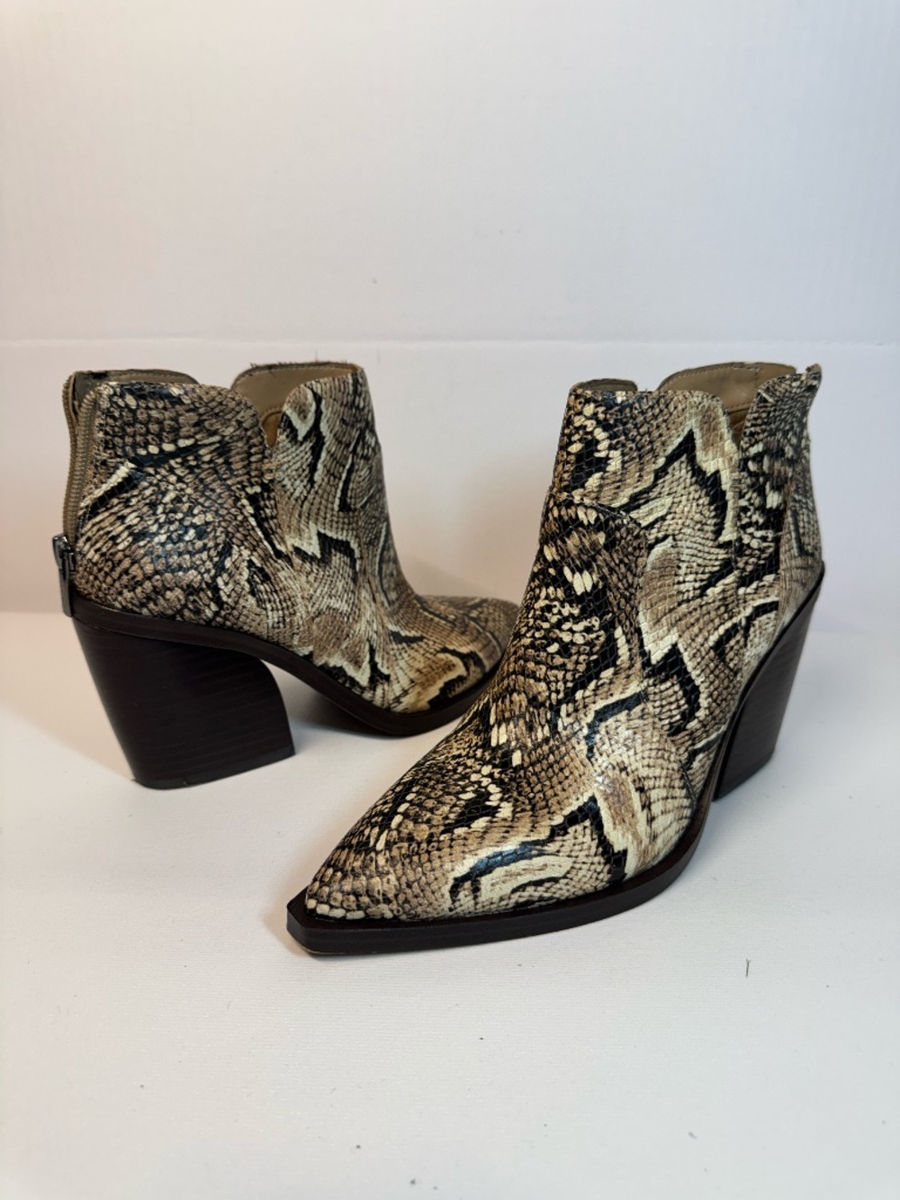 Vince Camuto Snakeskin Western Ankle Boots Pointed Toe 7.5